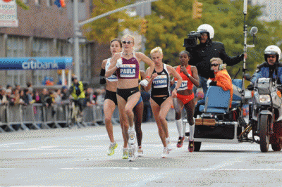 Kopgroep met Paula Radcliffe op de 1 ste Avenue