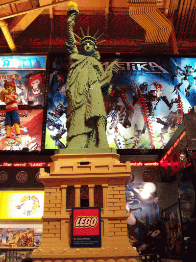 Toys en Rus (Vrijheidsbeeld van Lego)